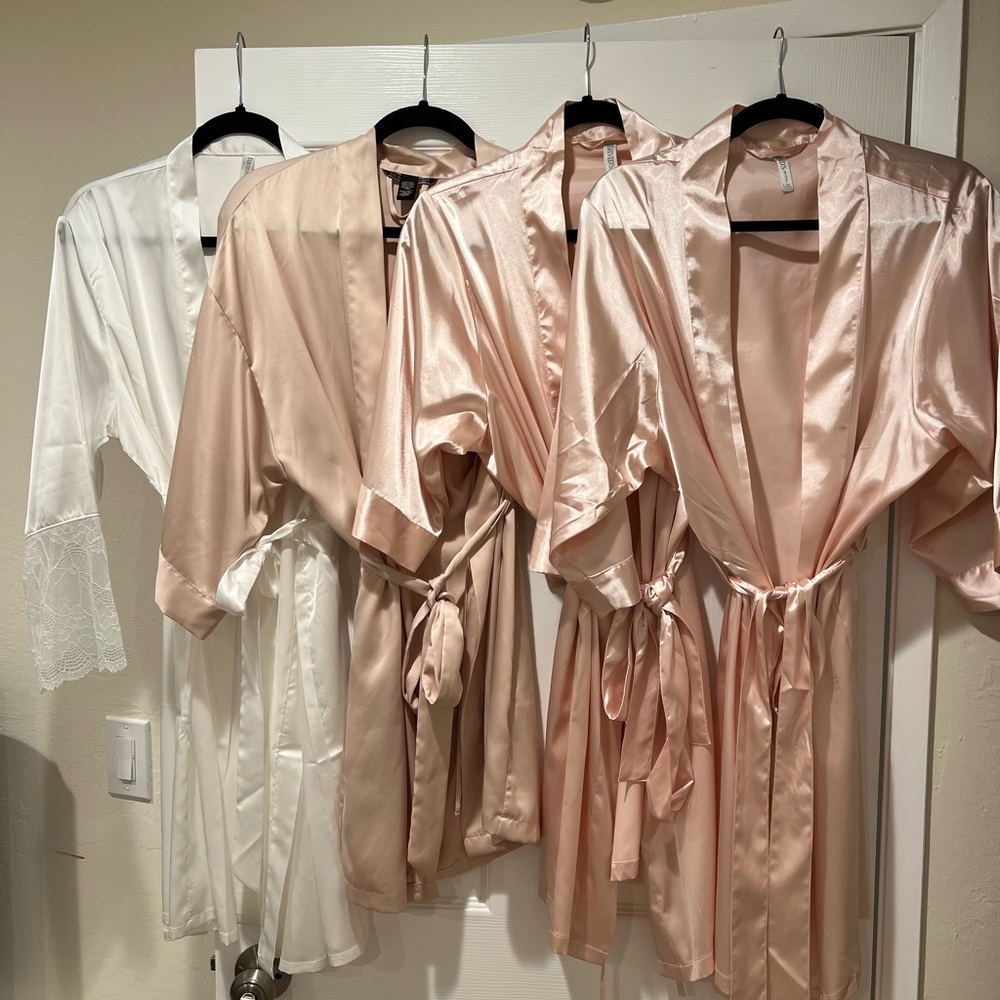 Bride white robe and 3 bridesmaids robes